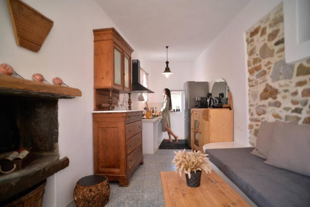 George Farmhouse Chrousa Екстериор снимка